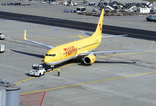 2012-05-ghfa-TUIfly-B-737