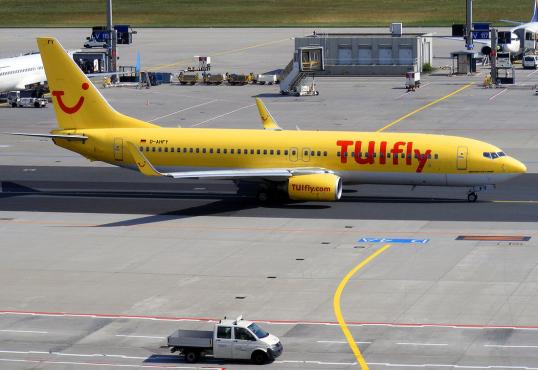 2012-05-ghfb-TUIfly-B-737