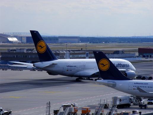 2012-05-ghy-Lufthansa - Airbus-A-380