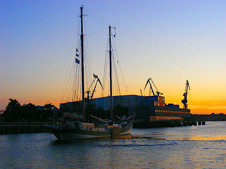 2012-08-0344-westhafen-1