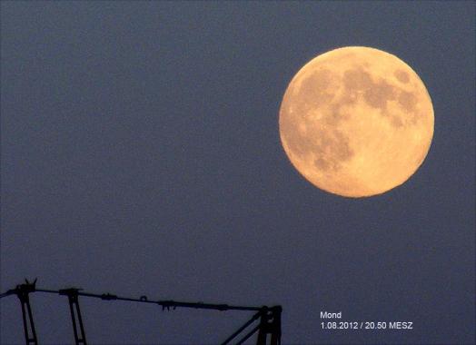 2012-08-ae-Vollmond u00fcber Mannheim