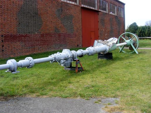 2012-08-pca-Peenemünde-Museum - Schiff-Dieselmotor