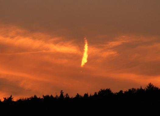 2012-09-cgb-Kondensstreifeneffekt am Horizont