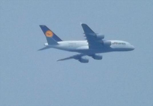 2013-06-aefa-Lufthansa-A-380-u00dcberflieger