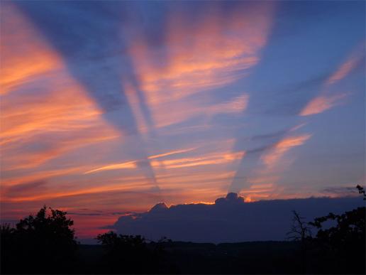 2013-06-cadb-Sonnenstrahleffekt durch Wolken-Schatten - Odenwald