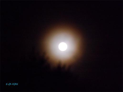 2015-01-ad-Mond-Halo