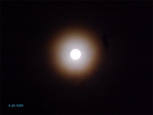 2015-01-ada-Mond-Halo