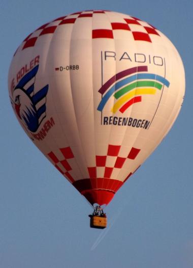 2015-04-eei-Adler-Meister-Ballon