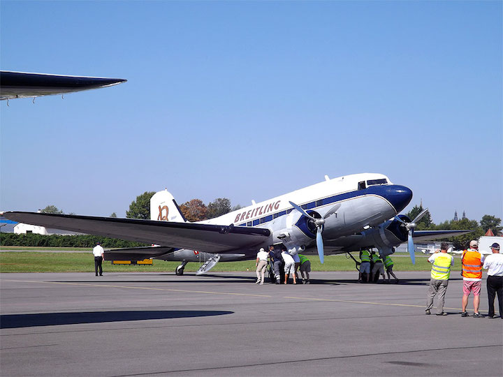 2016-08-flj-douglas-dc-3