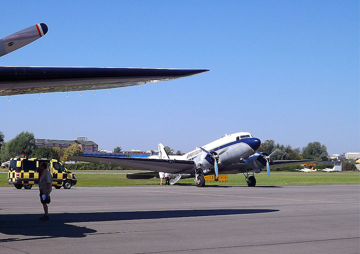 2016-08-fljc-douglas-dc-3