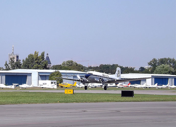 2016-08-flkc-douglas-dc-3