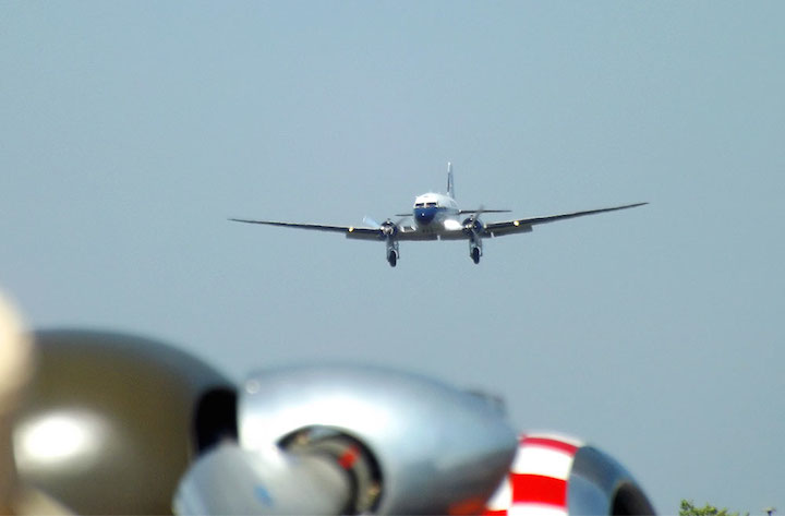 2016-08-flkf-douglas-dc-3