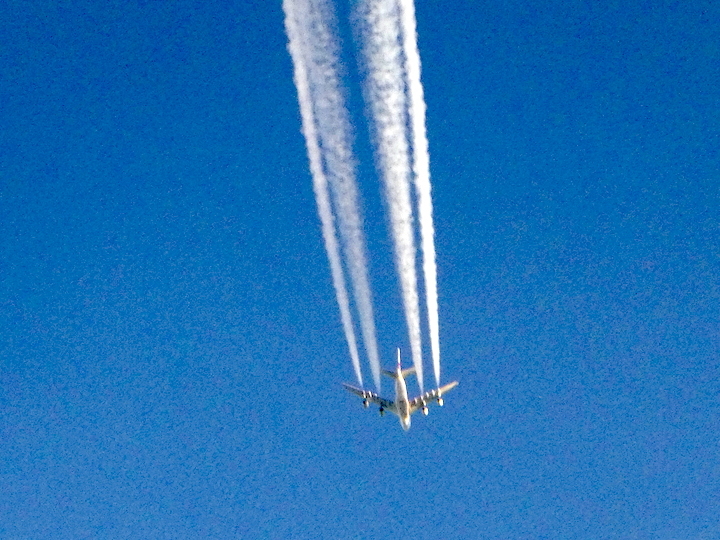 2017-11-eis-a-380-berflug