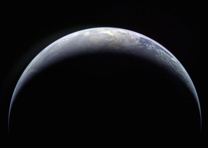 20171023-earth-from-rosetta-crescent-f840