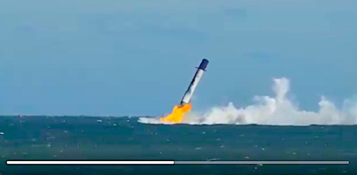 2018-falcon9-water-landing-bg