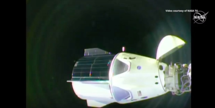 2019-dragon-crew-abdocking-a