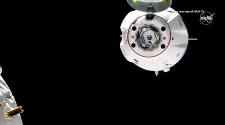 2019-dragon-crew-abdocking-ah-1