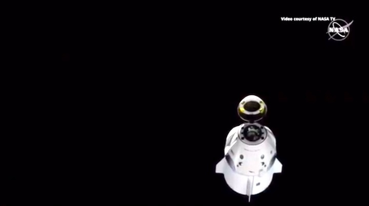 2019-dragon-crew-abdocking-ar