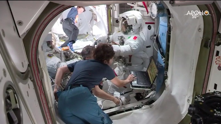 2019-iss-eva60-ac