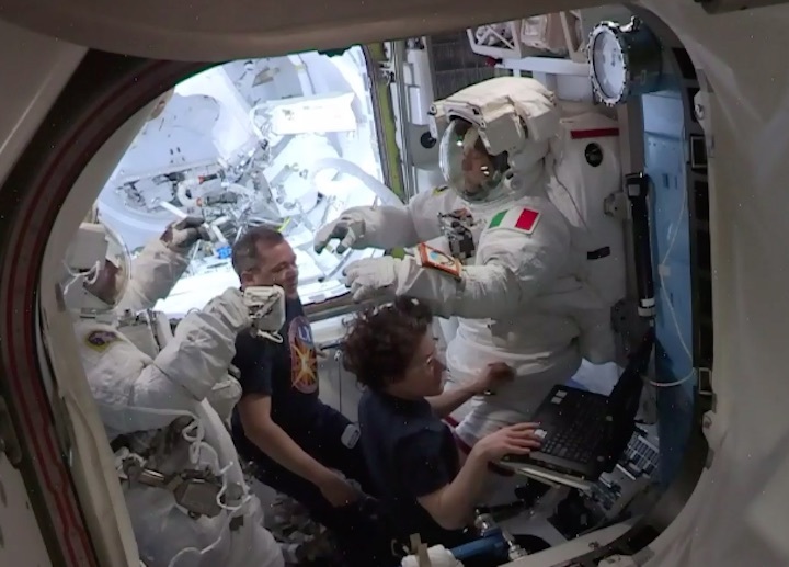 2019-iss-eva60-dkl