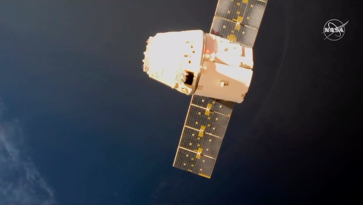 2020-01-7-spacex-dragon-iss-ar