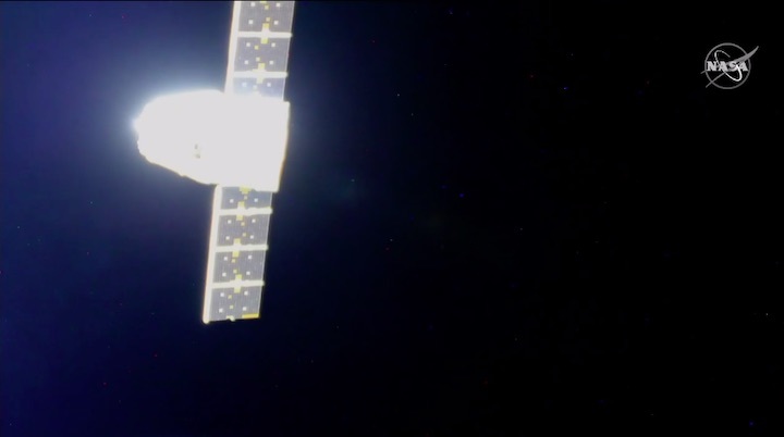 2020-01-7-spacex-dragon-iss-av