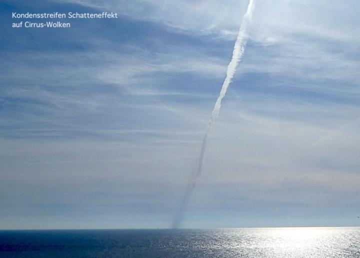 2020-05-abddde-kondensstreifenschatten-1