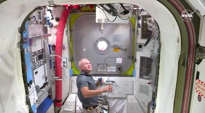 2020-06-iss-spacewalk65-ac