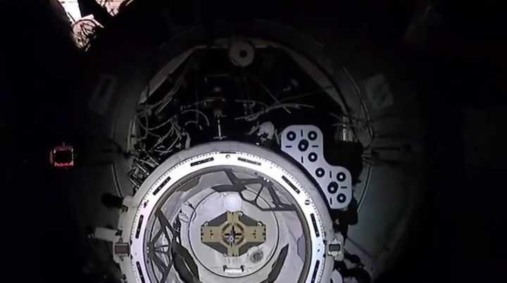 2020-11-17-crew1-iss-docking-al-1