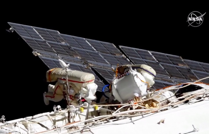 2020-11-russian-spacewalk-47-azt