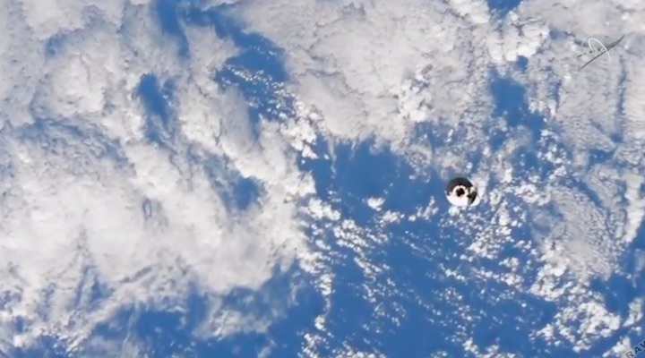 2020-12-crs21-iss-docking-aw