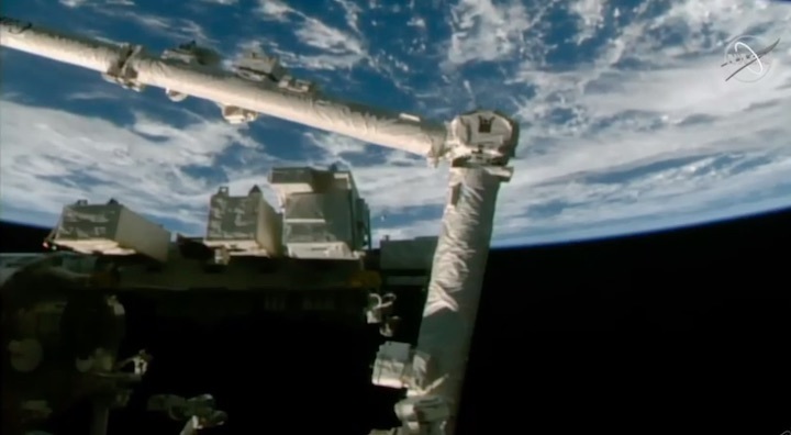 2020-12-crs21-iss-docking-az