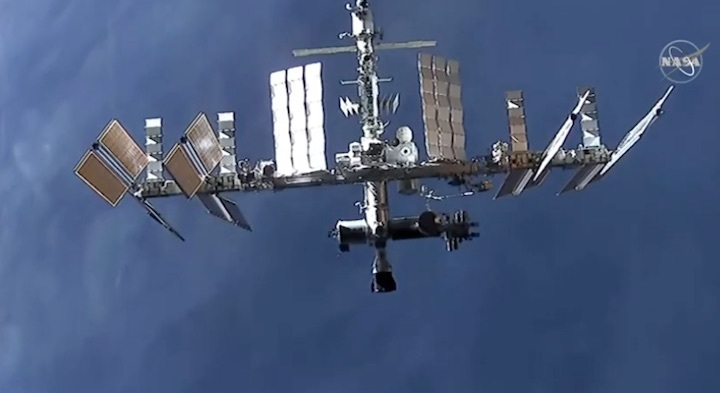 2020-12-crs21-iss-docking-azj