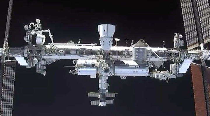 2021-04-24-crew2-iss-docking-ao