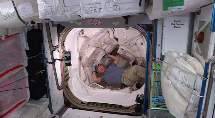 2021-04-24-crew2-iss-hatch-ad