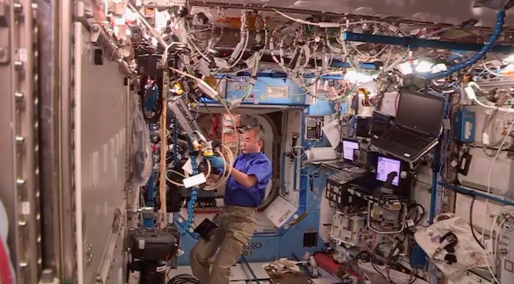 2021-04-24-crew2-iss-hatch-al