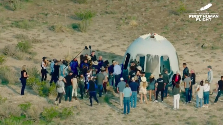 2021-07-20-blueorigin-humanflight-dy