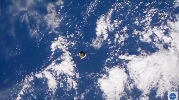 2021-10-5-ms19-iss-docking-ar