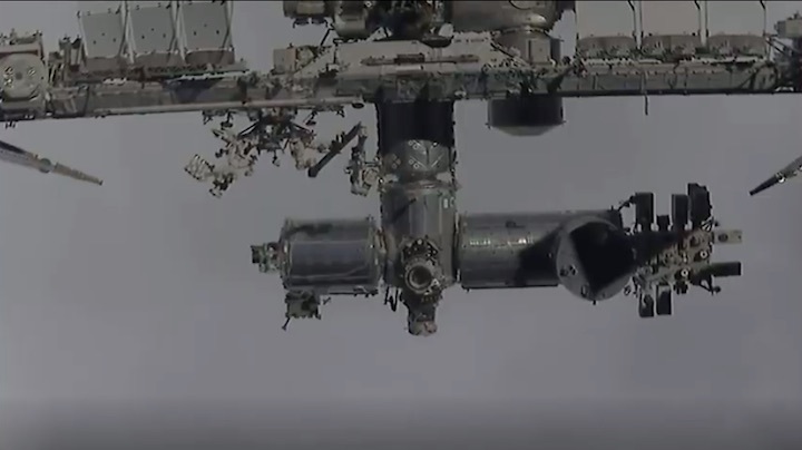 2021-11-8-crew2-abdocking-ake