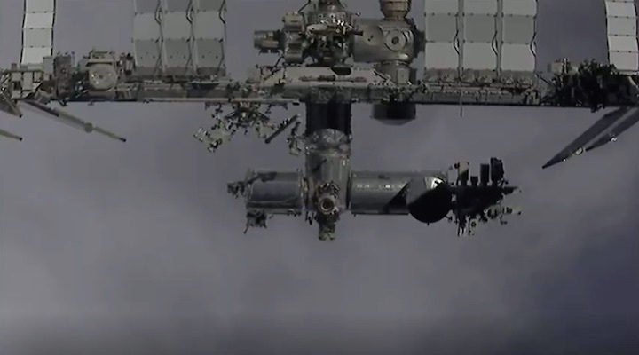 2021-11-8-crew2-abdocking-akg