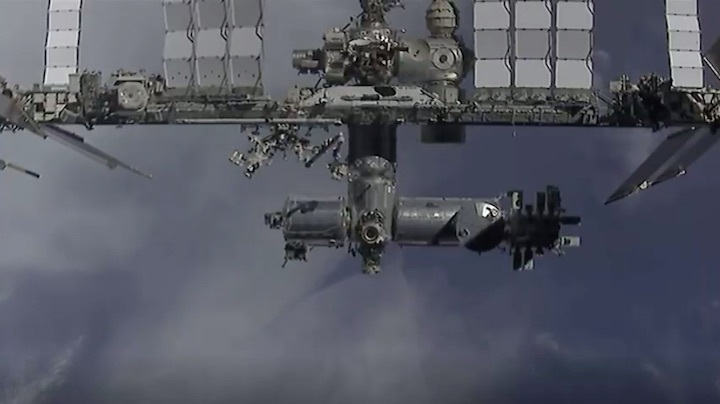 2021-11-8-crew2-abdocking-akh