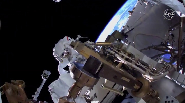 2022-03-15-iss-nasa-eva-al