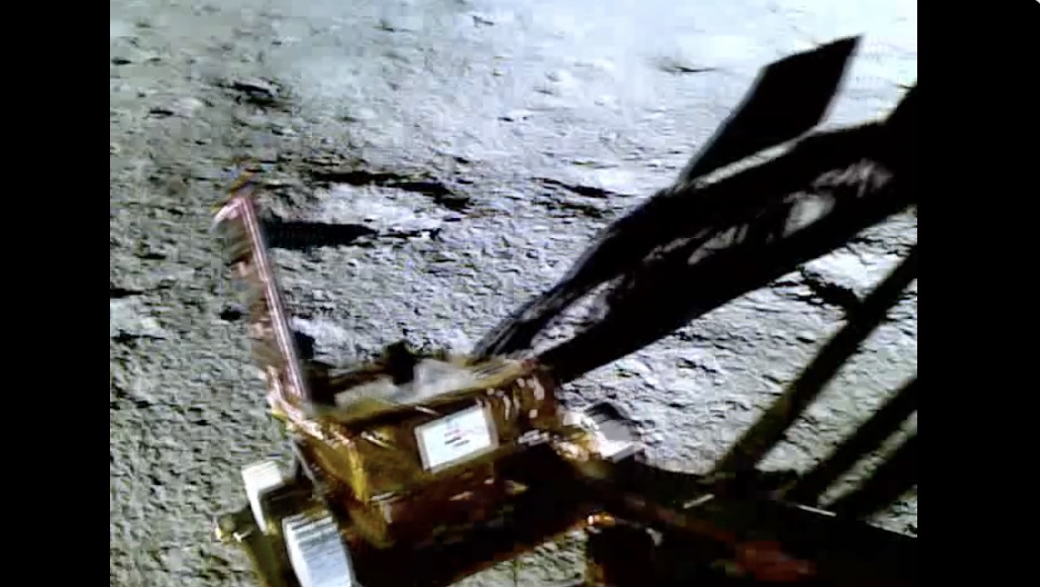 2023-08-25-chandrayaan3-rover-aa