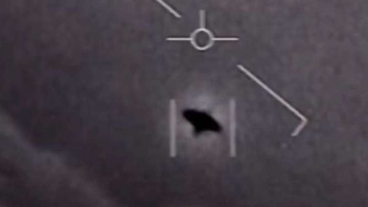 26005184-zeigt-dieser-ausschnitt-aus-einem-video-des-pentagon-ein-alien-raumschiff-das-ist-unklar-da-1