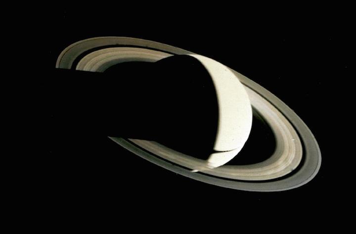 5-crescent-saturn-as-seen-from