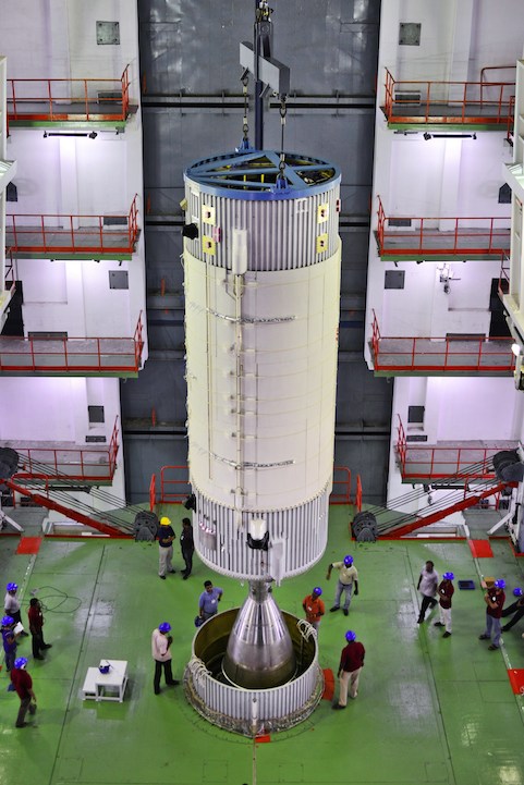 5hoistingofgslv-f05secondstage