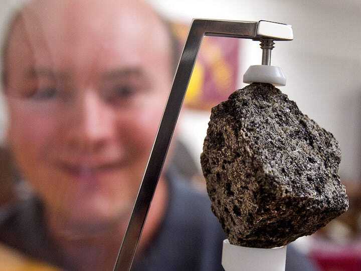 635905292102990670-moonrock1031b