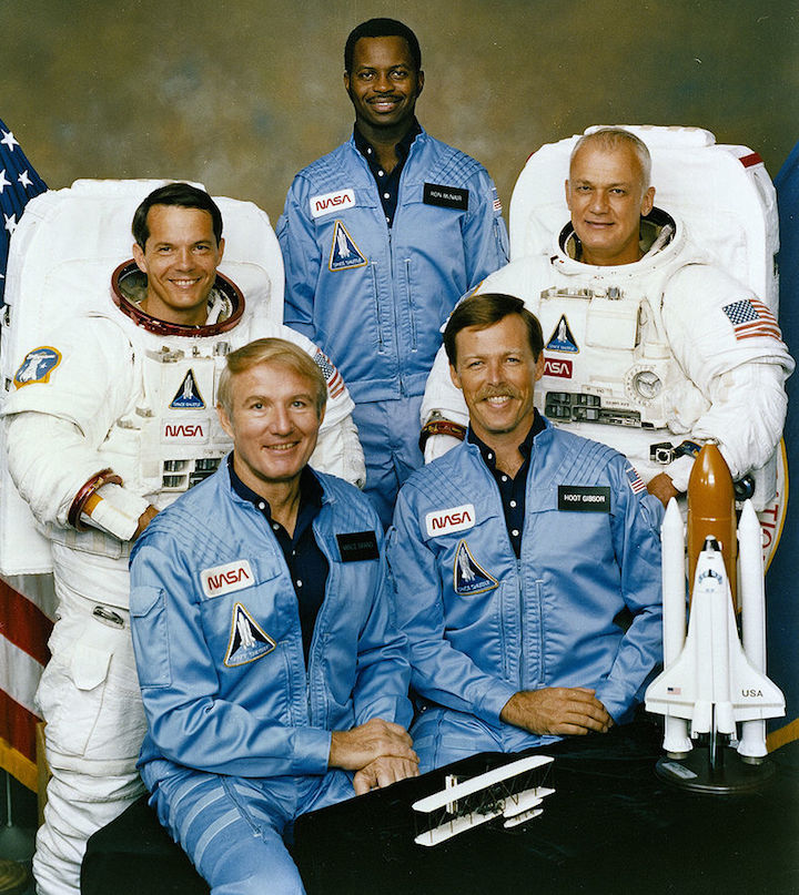 800px-sts-41-b-crew