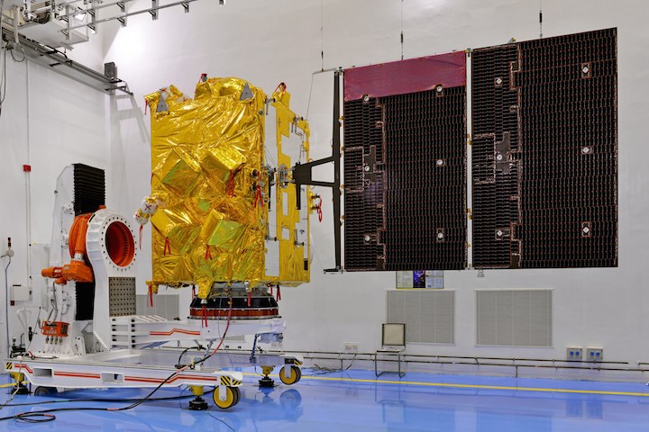 9insat-3drsatelliteincleanroom-1