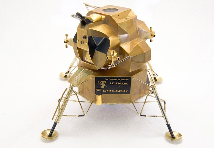 apollo-11-eagle-goldmodell